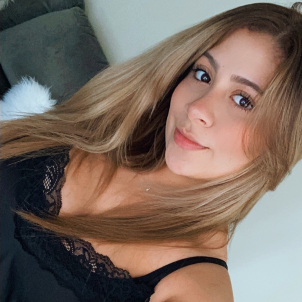 Meet your Posher, Carolina